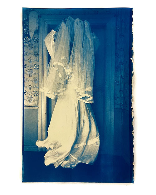 Bildtext - Bilden är en Cyanotype som under framkallningen är behandlad med tepåsar - liten.jpg